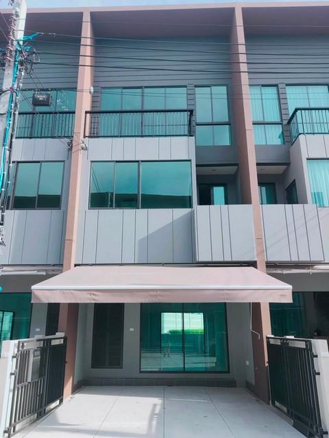 ให้เช่าทาวน์โฮม 3 ชั้น โครงการ บ้านกลางเมือง วัชรพล ถนนสุขาภิบาล 5 ( Baan Klang Muang Watcharapol ) ใกล้ตลาดออเงินราคาเช่า 28,000 บาท / เดือน ( ประกัน 2 เดือน ล่วงหน้า 1 เดือน ) ไม่รับจดทะเบียนบริษัท - รับสัตว์เลี้ยง ( เฉพาะน้องแมวไม่เกิน 2 ตัว )ที่ตั้ง ถนนสุขาภิบาล 5 แขวงออเงิน เขตสายไหม กรุงเทพมหานครติดต่อ : คุณภัสพงณ์ 0634098164Line : deedaa24https://www.facebook.com/profile.php?id=61581484955548พื้นที่ใช้สอย 152 ตารางเมตร จำนวน 3 ชั้น 3 ห้องนอน 3