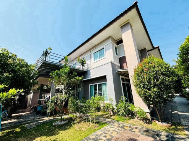 URGENT SALE! ลดกระหน่ำจาก 16.9 ล้าน เหลือเพียง 9.9 ล้าน Koolpunt Ville 16 – The Bliss #โซนสันกำแพง บ้านหลังใหญ่ พื้นที่กว้าง พร้อมเรือนรับรองรายละเอียดบ้านที่ดิน 170.9 ตร.วาบ้านหลัก 5 ห้องนอน | 5 ห้องน้ำเรือนรับรองแยกส่วน 1 ห้องนอน | 1 ห้องน้ำพื้นที่กว้างขวาง เหมาะสำหรับครอบครัวใหญ่รองรับครอบครัวหลายเจเนอเรชัน หรือใช้เป็นบ้านพักระยะยาวเรือนรับรองสามารถปรับเป็นห้องทำงาน หรือรับรองแขกได้สิ�