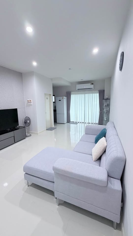 RTJ2354ให้เช่าทาวโฮม3ชั้น ย่านสายใหม บ้านกลางเมืองวัชรพล สุขาภิบาล 5 ใกล้จุดขึ้น-ลงทางด่วนรามอินทรา-อาจณรงค์ เนื้อที่ 18 ตร.ว. พื้นที่ใช้สอย 152 ตร.ม.    3 ห้องนอน 3 ห้องน้ำ 2 ที่จอดรถ ติดต่อ : คุณเจี๊ยบ 092-851-6969Line :keti2522**ไม่รับจดทะเบียนบริษัทค่ะ****สัตว์เลี้ยง (ขอพิจารณาก่อน) ค่ะ**ราคาเช่า 28,000/เดือน มัดจำ 2 เดือน ล่วงหน้า 1 เดือน ถ. สุขาภิบาล ๕ แขวงออเงิน เขตสายไหม กรุงเทพมหานคร 10220รายละเอีย