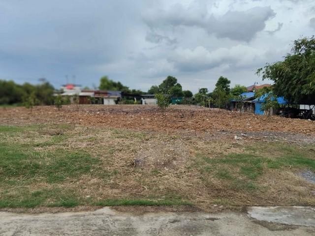 ขายที่ดินถมแล้ว 550 ตรว. ถนนเทพรักษ์ 48 ย่านวัชรพล สะพานใหม่ ใกล้จุดขึ้นลงทางด่วนหลายจุดติดต่อ:: ชยา โทร/ID Line:: 0942823961Link Line:: https://line.me/ti/p/3xFA1An8Kcรหัส # T26-1216ดินถมแล้ว ถนนเทพรักษ์ 48 ย่านวัชรพล สะพานใหม่ ใกล้จุดขึ้นลงทางด่วนหลายจุด๐ เนื้อที่ 550 ตารางวา๐ หน้ากว้างติดถนนซอย 31 เมตร ยาว 70 เมตร๐ เทพรักษ์ 48 เข้าซอยไม่ถึง 100 เมตร๐ ใกล้เคียง : ดอนเมือง- สะพานใหม่-วัชรพล - เพิ่มสิน - สุขาภิบาล 5 - ลาดพร้�