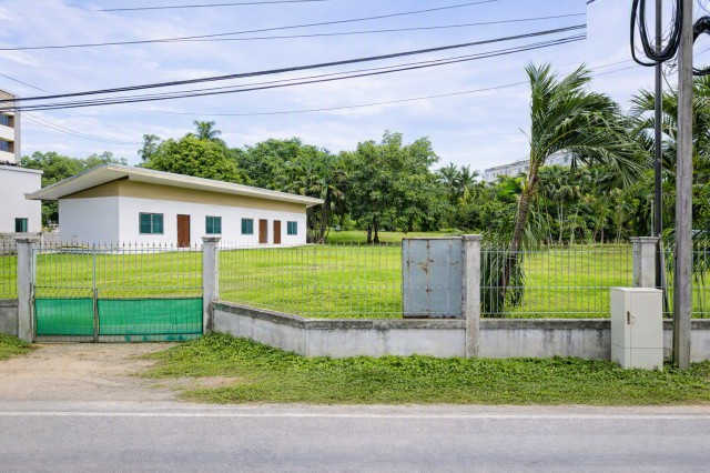 ที่ว่าการอำเภอลำลูกกา  ตรงข้าม 7-Eleven  บ้านเล็กในป่า 6ไร่ ที่ดินให้เช่า นิมิตรใหม่ ลำลูกกา คลอง 7 หน้ากว้าง 48 ม.  ใกล้ตลาดใหญ่ลำลูกกา 750 ม. และติดถนนใหญ่ เหมาะร้านอาหาร คาเฟ่ ศูนย์กระจายสินค้า โกดัง และธุรกิจค้าขาย การเดินทางสะดวก เชื่อมต่อถนนรังสิต นครนายก วงแหวนกาญจนาภิเษก และทางหลวงพิเศษหมายเลข 9 บางปะอิน บางพลี  84,998บาท/เดือนLand for rent in NimitMai LamLukKa Khlong7 Opposite 7-Eleven.A small house in the forest 6 rai (approximate