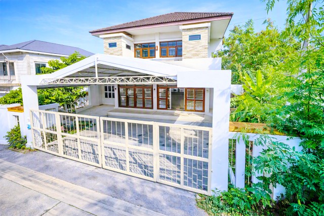 ติดPan-Asia Inter Sch ตลาดราชพฤกษ์ 290 ม.เฉลิมพระเกียรติ ร.9  59-67 บ้านเดี่ยวให้เช่า 2 ชั้น 4 นอน 5 น้ำ พื้นที่ 70 ตร.ว.หรือ 280 ตร.ม 16,999 B-M.ใกล้รร.นานาชาติแพนเอเชีย 800 ม.ทำเลดีย่านประเวศ สวนหลวง ร.9 เหมาะสำหรับอยู่อาศัย หรือทำสำนักงาน ใกล้แหล่งชุมชน ตลาด สถานศึกษา โรงพยาบาล และพื้นที่สีเขียว  เชื่อมต่อถนนหลัก และรถไฟฟ้าได้ง่ายรวดเร็วPan-Asia Inter Sch. Ratchaphruek Market 290 m. Chalerm Phra Kiat R.9 Soi59-67 2-story detached house for rent 4 bed 5 bath 70 sq.wa. or 280 sq.m. usable are