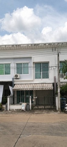 ขายทาวน์เฮาส์ ม. พลีโน่สุขสวัสดิ์ 30 พื้นที่ 19 ตร.ว.  สภาพสวย ทำเลดี 3 ห้องนอน 2 ห้องน้ำ (พร้อมผู้เช่า สัญญา 1 ปี) สำหรับนักลงทุน เก็บค่าเช่าต่อได้เลย  สภาพตัวบ้านสวย การออกแบบค่อนข้างลงตัว เพดานสูงถึง 2.8 เมตร ทำให้โล่ง โปร่งเย็น หลังคามีฉนวนกันความร้อน หน้าบ้านไม่มีบ้านตรงกันข้าม ไม่วุ่นวาย เงียบสงบ แขวง บางปะกอก เขต ราษฎร์บูรณะ จังหวัด กรุงเทพมหานครรายละเอียด- 3 ห�