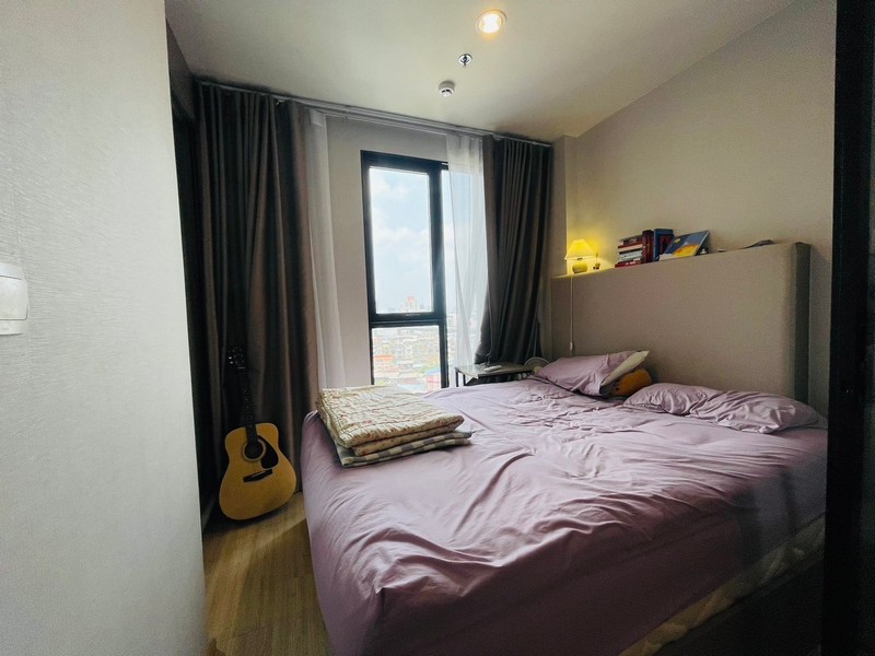 ขาย Condo The Privacy Thaphra Interchange 23 ตารางเมตรขายคอนโด 23.09 ตร.ม. The Privacy Thaphra Interchangeชั้น 11 พื้นที่ใช้สอย 23.09 ตร.ม.เพดานสูง 2.55 เมตรทิศตะวันตกเฉียงเหนือเฟอร์นิเจอร์ครบชุดวิวสวยเห็นสระน้ำและรถไฟฟ้าหากเป็นนักลงทุนขายพร้อมผู้เช่าได้ราคา 2,100,000 บาท (ขายพร้อมผู้เช่า 12,000 บาท/เดือน)Tel 091-541-5556Line : boynidabbbรายละเอียดโครงการThe Privacy Thaphra Interchange (เดอะ ไพรเวซี่ ท่าพระ อินเตอร์เชนจ์)เป็นคอนโดที่ใกล้ MRT ท่าพระ อินเตอร์เชนจ์ป�