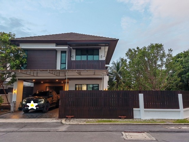 ขายบ้านเดี่ยว 2 ชั้น 69 ตรว. เลค วิว พาร์ค วงแหวนบางนา หลังแรกหัวมุม ใกล้ป้อมยาม ตรงข้าม Mega Bangna บ้านสวนสวย รีโนเวตใหม่ พร้อมเข้าอยู่ *** ราคาขาย 8.9 ล้านบาท  *** ราคาเช่า 59,000 บาท/เดือน   ติดต่อ::  ชยา โทร/ID Line:: 0942823961   Link Line:: https://line.me/ti/p/3xFA1An8Kcรหัส # T26-1164บ้านเดี่ยว 2 ชั้น เลค วิว พาร์ค วงแหวนบางนา หลังแรกหัวมุม ใกล้ป้อมยาม ตรงข้าม Mega Bangna บ้านสวนสวย รีโนเวตใหม่ พร้อมเข้าอยู่ ๐ ที่ดิน 69 ตร.ว.๐ พื้นที่ใช้