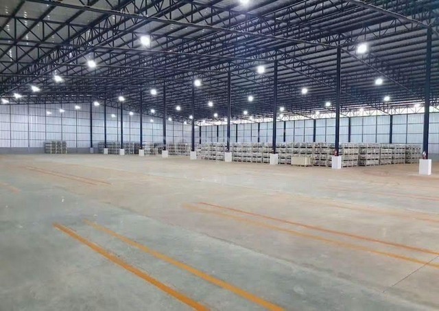 ให้เช่าโรงงาน 4,000 และ 8,000 ตารางเมตร เกาะขนุน พนมสารคาม ฉะเชิงเทราค่าเช่าพื้นที่โกดังโรงงานตารางเมตรละ 120 บาทค่าเช่าพื้นที่เปล่าตารางเมตรละ 80 บาทประกัน 3 เดือน ล่วงหน้า 1 เดือน สัญญา 3 ปี***หรือหากสนใจซื้อโรงงานมีทั้งหมด 80 กว่าไร่ขายราคาไร่ละ 10 ล้านบาท (ต่อรองได้)***รายละเอียด:- พื้นที่ 4,000 และ โกดัง 8,000 ตรม สามารถเช่าทั้งหมด หรือแบ่งเช่า สอบถามรายละเอียดได้- มีใบอนุญาต ร�