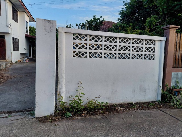บ้านบางใหญ่ นนท์ ตร.วา  ราคาไม่ถึง 4 ล้าน…หาแบบนี้ยากแล้ว เบื่อบ้านโครงการที่พื้นที่น้อย จอดรถไม่พอบ้านหลังนี้ให้พื้นที่แบบอยู่สบาย ทำธุรกิจก็ได้ อยู่อาศัยก็ดี บ้านเดี่ยว 2 ชั้นบางใหญ่ จ.นนทบุรี บ้านแบบนี้ พื้นที่เยอะ ราคานี้ มีไม่บ่อย ขายเพียง 3.9 ล้านบาท ให้เช่าเพียง 15,000 บาทอย่าพลาด แหล่งเจริญมาก ใกล้โครงการ MIX USED บางใหญ่ ที่ดิน 100 ตารางวา 5 ห้องนอน 2 ห้องน้ำโถงใ