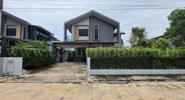 รหัสทรัพย์&nbsp;: N1485บ้านเดี่ยว 71 ตรว. หมู่บ้านคณาสิริ ราชพฤกษ์-346 หลังมุม บ้านสวย ถูกที่สุดในโครงการที่ตั้ง :&nbsp;ถนนราชพฤกษ์ ตำบลบางคูวัด&nbsp;อำเภอเมือง&nbsp;จังหวัดปทุมธานี 12000รายละเอียดทรัพย์- พัฒนาโครงการโดย บริษัท แสนสิริ จำกัด (มหาชน)-&nbsp;บ้านเดี่ยว 2 ชั้น เนื้อที่ดิน&nbsp;71&nbsp;ตารางวา พื้นที่ใช้สอย&nbsp;167&nbsp;ตารางเมตร- 4&nbsp;ห้องนอน, 4&nbsp;ห้องน้ำ,&nbsp;3-4&nbsp;ที่จอดรถ, 1&nbsp;ห้องนั่งเล่น, 1&nbsp;ห้องทา�