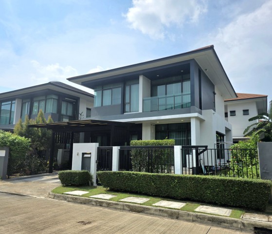 ขาย #บ้านเดี่ยว  หมู่บ้านเศรษฐสิริ กรุงเทพกรีฑา #ใกล้รรนานาชาติไบรท์ตัน ราคาขาย : 12,500,000 บาท#รายละเอียด ประเภท : บ้านเดี่ยว 2 ชั้น หมู่บ้าน : เศรษฐสิริ กรุงเทพกรีฑาขนาดที่ดิน : 61 ตารางวาพื้นที่ใช้สอย : 183 ตรม.จำนวนห้อง : 4 ห้องนอน 3 ห้องน้ำ- 1 ห้องแม่บ้าน พร้อมห้องน้ำแยกจากตัวบ้านที่จอดรถ : 3 คันเฟอร์นิเจอร์ / เครื่องใช้ไฟฟ้า : เฟอร์ตามรูป + เครื่องปรับอากาศ 5 เครื่อง#สิ่งอำนวย�