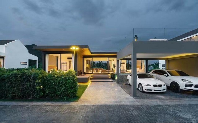 ขายบ้านเดี่ยวพูลวิลล่า 1 ชั้น โครงการ 8 Valley Khaoyai ปากช่อง นครราชสีมาขาย 8,900,000 บาทDetails :พื้นที่ 115 ตร.ว. จำนวน 1 ชั้นขนาด 3 ห้องนอน 2 ห้องน้ำ 4 แอร์ มี 1 ห้องแยกดูทีวี2 จอดรถDecoration: furniture and electrical appliances- ตกแต่งหรู เฟอร์นิเจอร์-เครื่องใช้ไฟฟ้าครบ- เตียง ตู้เสื้อผ้าบิวอิน โซฟา ผ้าม่านทั้งหลัง ปั๊ม-แทงค์น้ำที่ตั้ง ต.หมูสี อ.ปากช่อง จ.นครราชสีมา--------------------------------------------------------#สนใจติดต่อ：#คุณเอสLine ID / โทร. 098 - 2361563