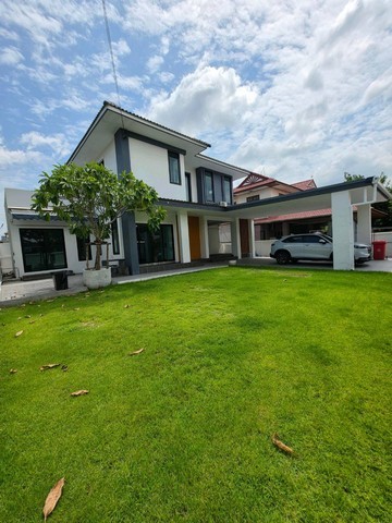 ให้เช่าบ้านเดี่ยวบ้านซื่อตรง รังสิต คลอง 3 บ้านพื้นที่กว้างในทำเลรังสิต-นครนายก ใกล้ Future Park Rangsitรายละเอียดทรัพย์- พื้นที่ใช้สอย 250 ตารางเมตร- 3 ห้องนอน- 2 ห้องน้ำ- บ้าน 2 ชั้น- พร้อมเข้าอยู่จุดเด่น- ใกล้ Future Park Rangsit- โครงการขนาดใหญ่กว่า 1200 ยูนิต- เชื่อมต่อถนนรังสิต-นครนายกได้สะดวกสิ่งอำนวยความสะดวกภายในโครงการ- ลานจอดรถ- ระบบรักษาความปลอดภัย 24 ชั่วโมงสถานที่สำคัญใกล้เคีย�