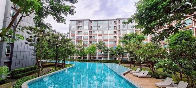 ให้เช่า 11,000 บาท/เดือน 30.6 ตรม. #DCondo #Ping ตกแต่ง Modern จัดสรรพื้นที่อย่างลงตัว เฟอร์นิเจอร์–เครื่องใช้ไฟฟ้าครบ พร้อมเข้าอยู่ ใกล้ #CentralFestivalรายละเอียดห้องห้อง Studio กั้นสัดส่วนพื้นที่ใช้สอย 30.60 ตร.ม.ห้องโถง + โซนห้องนอนแอร์ 2 เครื่องเตียงนอน 5 ฟุตโซฟาตู้เสื้อผ้า Built-inตู้เย็นทีวีเครื่องทำน้ำอุ่นเตาไฟฟ้าเครื่องดูดควันเฟอร์นิเจอร์และเครื่องใช้ไฟฟ้าครบสิ่งอำนวยความสะดวกโครงการส