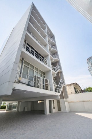 นราธิวาสฯ-สาทร อาคารสำนักงาน 7 ชั้น ให้เช่าและขาย 14 น้ำ ใกล้ตลาดสวนพลู 600 ม.สาทรสแควร์ พร้อมลิฟต์ 7นอน ม.เทคโนโลยีราชมงคลกรุงเทพ 350 ม.ขนาดที่ดิน 77 ตร.ว.พื้นที่ใช้สอย 1,285 ตร.ม.319,998B-M. ลดจาก 349,999B-M เหมาะสำหรับสำนักงานใหญ่ บริษัท คลินิก Wellness Center สตูดิโอ Showroom Training Center และธุรกิจที่ต้องการพื้นที่ขนาดใหญ่ ใกล้สถานศึกษา โรงพยาบาล และศูนย์การค้าชั้นนำ ทำเลเดินทางสะดวก เชื่อมต่อถนนหลักแ�