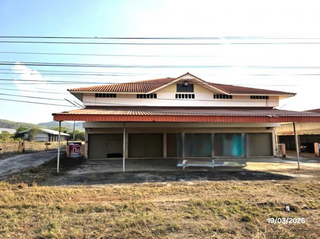 ขายโรงงาน เลย ถนน สายเลย - ท่าลี่ ตำบล ท่าลี่ อำเภอ ท่าลี่ จังหวัด เลย  ถนน สายเลย - ท่าลี่ (ทล.2115) ตำบล ท่าลี่ อำเภอ ท่าลี่ จังหวัด เลย  ราคาโปรโมชั่น 169,110,000 บาท    ลดจาก 224,058,000 บาท ราคาโปรโมชั่นตั้งแต่วันที่ 1 กรกฎาคม 2569 – 30 กันยายน 2569  รายละเอียดทรัพย์ -  เนื้อที่  112 ไร่ 3 งาน 63 ตารางวา  พื้นที่ใช้สอย 1,220 ตร.ม. -  4 ห้องนอน 4 ห้องน้ำ  -  บ้านหันไปทางทิศตะวันออกเฉียงเหนือ  พิกัดทรัพย์ : https://maps.app.goo.g