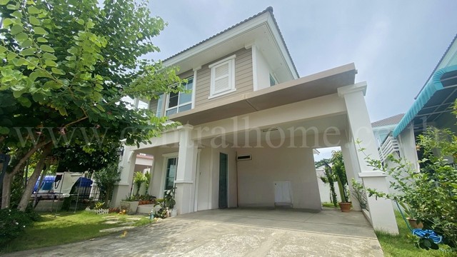 รหัสทรัพย์&nbsp; : 7485บ้านเดี่ยว พฤกษ์ลดา มหาชัย สมุทรสาคร ถูกที่สุดในโครงการที่ตั้ง :&nbsp;ถนนกิจมณี&nbsp;ตำบลบางหญ้าแพรก อำเภอเมืองสมุทรสาคร จังหวัดสมุทรสาคร 74000รายละเอียดทรัพย์- บ้านเดี่ยว 2 ชั้น เนื้อที่ 50.3&nbsp;ตารางวา&nbsp;พื้นที่ใช้สอย ประมาณ 108&nbsp;ตารางเมตร- 3&nbsp;ห้องนอน, 2 ห้องน้ำ, 1 ห้องครัว, 1 ห้องรับแขก, 2&nbsp;ที่จอดรถ- ฟรีส่วนกลาง 1 ปี,&nbsp;ฟรีสัญญากำจัดปลวก 3 ปี- หน้าบ้านหันทางทิศเหนื�