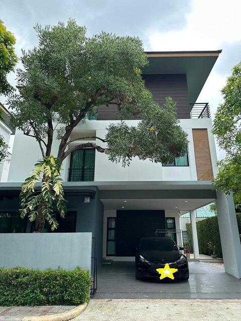 ขายบ้านเดี่ยว 3 ชั้น หมู่บ้านลุมพินี สวนหลวง ถนนเฉลิมพระเกียรติ ร.9 บ้านสวย บรรยากาศร่มรื่น ใกล้สวนหลวง ร.9ราคาขาย 16,900,000 บาทราคาเช่า 95,000 บาท / เดือนที่ตั้ง ถนนเฉลิมพระเกียรติ ร.9 ซอยเฉลิมพระเกียรติ ร.9 ซอย 40/1 แขวงหนองบอน เขตประเวศ กรุงเทพมหานครติดต่อ : คุณภัสพงณ์ 0634098164Line : deedaa24https://www.facebook.com/profile.php?id=61581484955548เนื้อที่ 54 ตารางวา พื้นที่ใช้สอย 310 ตารางเมตร จำนวน 3 ชั้น 4 ห้องนอน 4 ห้องน้ำ ที่จอ�