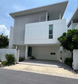 ขาย #บ้านเดี่ยว หมู่บ้านวีเว่ เอกมัย รามอินทรา ซอยโยธินพัฒนา 3  #ใกล้เซ็นทรัลอีสวิลล์ #ย่านโยธินพัฒนา ราคาขาย : 45,000,000 บาท *รวมเฟอร์ตามรูป และค่าโอนคนละครึ่ง#รายละเอียดประเภททรัพย์ : บ้านเดี่ยว 3 ชั้น #หลังมุมหมู่บ้าน : วีเว่ เอกมัย รามอินทราขนาด : 74 ตารางวาพื้นที่ใช้สอย : 371 ตรม.จำนวนห้อง : 4 ห้องนอน 5 ห้องน้ำ ห้องนอนใหญ่ สไตล์เพนส์เฮาส์พร้อมอ่างจากุซซี่ที่โถงระเบียงขนา�