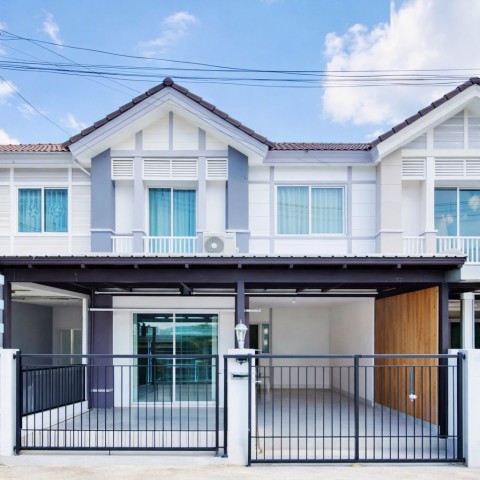 ม.สรงประภา 2 น้ำ 3 แอร์ ใกล้ม.รังสิต 1.3 กม.เนื้อที่ 20 ตร.ว.พื้นที่ใช้สอย 160 ตร.ม.2 ชั้น 12,998B-M.ดอนเมือง ทาวน์โฮม 3นอน วัดนาวง 800 บรรยากาศเงียบสงบ พร้อมเฟอร์ฯ และเครื่องใช้ไฟฟ้าครบ เหมาะสำหรับอยู่อาศัย ทำเลเดินทางสะดวก ใกล้รพ.สถานศึกษา ศูนย์การค้า และแหล่งอำนวยความสะดวกDon Mueang near Rangsit University 1.3 km. Land area 20 sq.wa. 800 m. from Wat Nawong Songprapha Townhome for rent 3 bed 2 bath 3 a/c usable area 160 sq.m. 2story 12,998B-M. Quiet atmosphere fully furnished with appliances suitable for living convenient location close to hospitals school