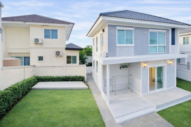 บ้านเดี่ยว 2ชั้น 3นอน RIS ร่มเกล้า2-6 มีนบุรี 2น้ำ วิวสวน  50ตร.ว. 128ตร.ม. 18,998B-M. พร้อมเฟอร์ฯ และเครื่องใช้ไฟฟ้าครบ เหมาะสำหรับอยู่อาศัย ทำเลเงียบสงบ บรรยากาศร่มรื่น  สุวรรณภูมิ เฟส 2 เป็นส่วนตัว เดินทางสะดวก ใกล้รร.นานาชาติร่วมฤดีวิเทศศึกษา 1.1 กม.แหล่งชุมชน ตลาด รพ. และระบบขนส่งสาธารณะ รร.คลองสองต้นนุ่น 200 ม.detached house 3bed RIS RomKlao2-6 2story 2bath garden view.18,998B-M 50sq.wa. 128sq.m.KhlongSong 200m  TonNun School  Min Buri. Fully fur equipped with appliances. Suitable for comfortabl