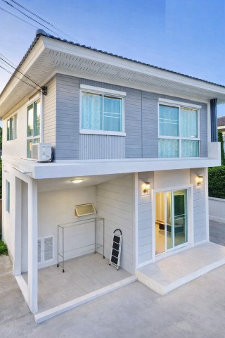 RIS ร่มเกล้า2-6 มีนบุรี บ้านเดี่ยว 2 ชั้น 3นอน 2น้ำ วิวสวน  50ตร.ว. 128ตร.ม. 18,999 B-M. พร้อมเฟอร์ฯ และเครื่องใช้ไฟฟ้าครบ เหมาะสำหรับอยู่อาศัย ทำเลเงียบสงบ บรรยากาศร่มรื่น  สุวรรณภูมิ เฟส 2 เป็นส่วนตัว เดินทางสะดวก ใกล้รร.นานาชาติร่วมฤดีวิเทศศึกษา 1.1 กม.แหล่งชุมชน ตลาด รพ. และระบบขนส่งสาธารณะ รร.คลองสองต้นนุ่น 200 ม.RIS RomKlao2-6 2story detached house 3bed 2bath garden view.18,999B-M 50sq.wa. 128sq.m.KhlongSong 200m  TonNun School  Min Buri. Fully fur equipped with appliances. Suitable for comforta