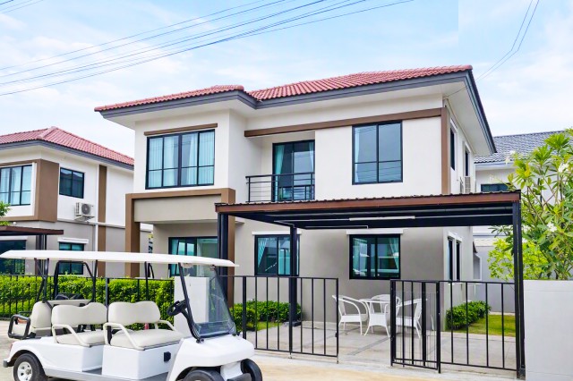 วงแหวน-รังสิต คลอง 4 มาร์เก็ตวิลเลจ รังสิต 2.02กม. 13,499 B-M. 150ตร.ม.บ้านแฝด 2 ชั้น 45ตร.ว.3นอน 2น้ำ ใกล้ตลาดคลองสี่เมืองใหม่ 400 ม. เหมาะสำหรับอยู่อาศัย พร้อมเฟอร์ฯ และเครื่องใช้ไฟฟ้าครบ  ใกล้รร.สวนกุหลาบวิทยาลัย รังสิต 1.2 ทำเลเลียบคลอง 4 เดินทางสะดวก เชื่อมต่อถนนหลัก และเส้นทางสำคัญโดยรอบSemi-detached 2-story house for rent 45sq.wa. Outer Ring Road Rangsit Khlong4 Market Village Rangsit 2.02 km. 13,499 B-M.  Rent 12,999 Baht/month. in Rangsit Khlong 4 area near Khlong 4 Mueang Mai Market 400 m. and Suankularb Wittayalai Rangsit Sch