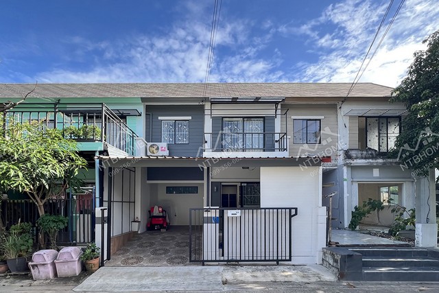 ทาวน์โฮม 2 ชั้น บ้านพฤกษา 54 วงแหวนฯ-คลองถนน (เฟส 1) ต่อเติมครบพร้อมอยู่ ใกล้เซ็นทรัล เวสต์เกต* ทำเลดี พื้นที่ 17.4 ตร.ว. ฟังก์ชัน 3 ห้องนอน 2 ห้องน้ำ ที่จอดรถ 1 คัน ต่อเติมโรงรถพร้อมปูกระเบื้อง ต่อเติมครัวปิด+เคาเตอร์ แถมแอร์ เครื่องทำน้ำอุ่น เฟอร์นิเจอร์บางส่วน ปั๊มน้ำแทงค์น้ำพร้อมใช้งาน* เดินทางสะดวก ใกล้ถนนกาญจนาภิเษก อยู่ในซอยคลองถนน มีรถสองแถวผ่านหน้าโครงการ ใ