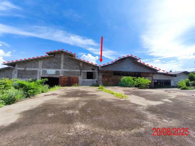 ขายโรงงาน ลำปาง ถนน บ้านกล้วยกลาง ตำบล กล้วยแพะ อำเภอ เมืองลำปาง จังหวัด ลำปาง  ถนน บ้านกล้วยกลาง-บ้านกล้วยม่วง (ลป.4042) ตำบล กล้วยแพะ อำเภอ เมืองลำปาง จังหวัด ลำปาง  ราคาโปรโมชั่น 43,345,000 บาท    ลดจาก 61,160,000 บาท ราคาโปรโมชั่นตั้งแต่วันที่ 1 กรกฎาคม 2569 – 30 กันยายน 2569  รายละเอียดทรัพย์ -  เนื้อที่ 42 ไร่ 3 งาน 23 ตารางวา -  บ้านหันไปทางทิศตะวันออกเฉียงใต้  พิกัดทรัพย์ : https://maps.app.goo.gl/bngk3xcctyxJKy2x8  สถ