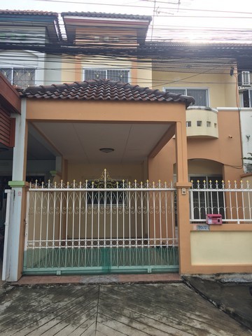 ให้เช่าทาวน์เฮาส์ 2 ชั้น หมู่บ้านมัณทิรา ซอยรามคำแหง160 ซอยมิสทีน โครงการมีสระว่ายน้ำ เข้า-ออกได้หลายทาง ใกล้ทางด่วนมอเตอร์เวย์สนใจติดต่อคุณเม 084-592-8945 คุณก้อง 095-478-7456 ID line : kong.plให้เช่า 9,000 บาท/เดือน (บ้านว่าง 19 กันยายนนี้ )ให้เช่าทาวน์เฮาส์ 2 ชั้น 24 ตารางวา 3 ห้องนอน 2 ห้องน้ำ บ้านเปล่าไม่มีเฟอร์นิเจอร์ ไม่มีแอร์ จอดรถในบ้านได้ 2 คัน โครงการมีสระว่ายน้ำ ไม่มีแอร์ที่ตั้ง : ซอ�