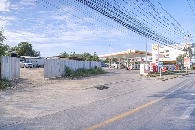 ที่ดินให้เช่าบางพลี 175 ตร.ว. 700 ตร.ม. ตรงข้ามโรงแรมเลอทาน่า ใกล้โรงพยาบาลจุฬารัตน์ 3 อินเตอร์ 200 ม. และดูโฮม เทพารักษ์ 650 ม. ทำเลติดถนนเทพารักษ์ เหมาะทำโกดัง สำนักงาน ลานจอดรถ ศูนย์กระจายสินค้า หรือธุรกิจส่วนตัว ราคา 9,999 บาท/เดือนLand for rent in Bang Phli 175 sq.wah, 700 sq.m., opposite Le Thanat Hotel, only 200 m. from Chularat 3 International Hospital and 650 m. from DoHome Thepharak. Prime location on Thepharak Road, suitable for warehouse, office, parking area, distribution center or private business. Rent 9,999 Baht/month.ถนนเทพารักษ์ ตำบลบางพลีใหญ่ อ�