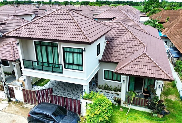 บ้านเดี่ยวหลังใหญ่ 4 นอน 4 น้ำ 63ตรว. พร้อมเฟอร์ฯ ใกล้ถ.สุขุมวิท The Private3 อ.บ้านฉาง ระยอง T.o86-3ol-6l6lโครงการ The Private 3 (บ้านฉาง – เนินกระปรอก)  ติดถนนบูรพาพัฒน์ ตำบลบ้านฉาง อำเภอบ้านฉาง จังหวัดระยอง ใกล้ถนนสุขุมวิท และถนนบูรพาพัฒน์สอบถาม/นัดเยี่ยมชม โทร 086-301-6161 วรุณรัตน์   T.o86-3ol-6l6l•ราคาเพียง 3.39 ล้านบาทเท่านั้น! *•บ้านหลังใหญ่ สภาพดีมาก! เพดานสูง โปร่ง โล่ง สบาย•เนื้อที่ 63 ตรว.    2ชั้น    พื้น�