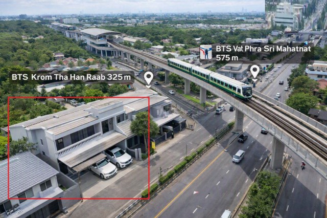 พหลโยธิน 51-59 ทาวน์โฮม2ช้้น 3-4นอน 4 ห้องน้ำ ใกล้ BTS กรมทหารราบที่ 11 เพียง 325 ม. และ BTS วัดพระศรีมหาธาตุ 575 ม. ติดถนนพหลโยธิน  33 ตร.ว. 200 ตร.ม. เหมาะอยู่อาศัย ทำโฮมออฟฟิศ และจดทะเบียนบริษัทได้ ค่าเช่า 24,999 บาทต่อเดือนPhahonyothin 51-59 Spacious 2Story Townhome 3-4Beds 4Baths BTS 11th Infantry Regiment 325m and BTS Wat Phra Sri Mahathat 575 m. Located directly on Phahonyothin Road with 33 sq.wah and 200 sq.m. of usable space. Ideal for family living, home office and company registration. Rent 24,999 Baht per month.พหลโยธิน 51-59 ถนนพหลโยธิน แขวงอนุสาวรีย์ เขตบางเขน กรุงเทพ