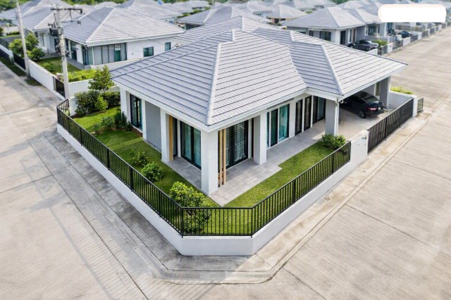 บ้านเดี่ยวชั้นเดียวหัวมุม 3 ห้องนอน 2 ห้องน้ำ เซ็นทรัล  280 ตรม. โคราช อ่างเก็บน้ำบึงทับช้าง  1กม. 72 ตรว.เฟอร์นิเจอร์ครบ ทำเลดีในโซนจอหอ ค่าเช่า 16,999 บาทต่อเดือนSingle corner house 3beds  2baths Central Korat  BungThapChang Reservoir 1km.  72sq.wah 280sq.m., fully furnished prime ChorHor 16,999B-Mถนนจอหอ ตำบลจอหอ อำเภอเมืองนครราชสีมา จังหวัดนครราชสีมาขนาด 72 ตรว. พื้นที่ใช้สอย 280 ตรม.Size 72 sq.wah with 280 sq.m. usable areaบ้านเดี่ยวชั้นเดียวหัวมุม บรรยากาศเงียบสงบ เป็นส่วนตัว �