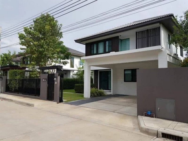 LV53617 ให้เช่า บ้านเดี่ยว 2 ชั้น มัณฑนา บางนา กม.7 ซอยบางแก้ว ใกล้ Mega Bangna และโรงเรียนนานาชาติ Concordianราคาเช่า : 72,000 บาท/เดือน (1 year contract minimum)ที่ตั้ง : ถนนบางนา-ตราด ต.บางแก้ว อ.บางพลี จ.สมุทรปราการชื่อโครงการ : มัณฑนา บางนา กม.7 Mantana Bangna Km.7รายละเอียด :- บ้านเดี่ยว ขนาดที่ดิน 65.9ตารางวา (Land size65.9 Sq.wah)- พื้นที่ใช้สอย 172 ตารางเมตร (Useable area 172 Sq.metre)- บ้านหันทิศเหนือ (Facing North)- จำนวน4 ห้องนอน (4 bedrooms)- 3 ห้องน้ำ (3 bathroom)- จอดรถได้