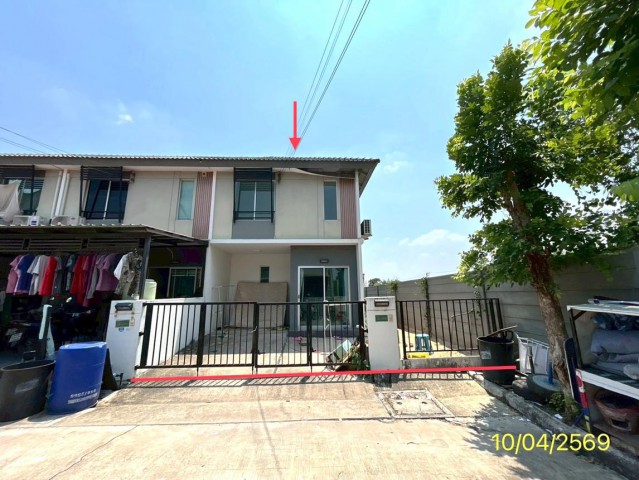 ขายทาวน์เฮ้าส์ปทุมธานี โครงการ บ้านพฤกษา 96/2 รังสิต-คลองหลวง 2    ซอย ภายในโครงการ ถนน เลียบคลอง 2 ฝั่งตะวันตก ตำบล คลองสอง อำเภอ คลองหลวง จังหวัด ปทุมธานี  ราคา  2,000,000    บาท  ( ราคาต่อรองได้ )  รายละเอียดทรัพย์ -  เนื้อที่ 24.00 ตร.ว.  พื้นที่ใช้สอย 75.00 ตร.ม. -  3 ห้องนอน 2 ห้องน้ำ  -  1 ที่จอดรถ  -  บ้านหันไปทางทิศ ตะวันตก  พิกัดทรัพย์ :  https://maps.app.goo.gl/gsG3dTfypPiGUK3f7   สถานที่ใกล้เคียง   - แม็คโคร สาขาคลองหลวง