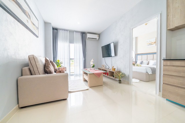 ขายคอนโด CC Condominium 2 พัทยาห้องใหญ่ 34.85 ตร.ม. | 1 ห้องนอน | เฟอร์ครบทำเลบุญสัมพันธ์ 12 เลียบทางรถไฟต.หนองปรือ อ.บางละมุง จ.ชลบุรีราคาเริ่มต้นเพียง 1.29 ล้านบาท!ชั้น 1–3 ราคา 1,290,000 บาทชั้น 4–7 ราคา 1,390,000 บาทรายละเอียดห้อง- คอนโดสูง 8 ชั้น- พื้นที่ใช้สอย 34.85 ตร.ม.- 1 ห้องนอน- 1 ห้องน้ำ- เฟอร์นิเจอร์ครบ- ทำเลดี เดินทางสะดวกสิ่งอำนวยความสะดวก- สระว่ายน้ำ- ฟิตเนส- กล้องวงจรปิด- รักษาความปลอดภัย 24 ชั�