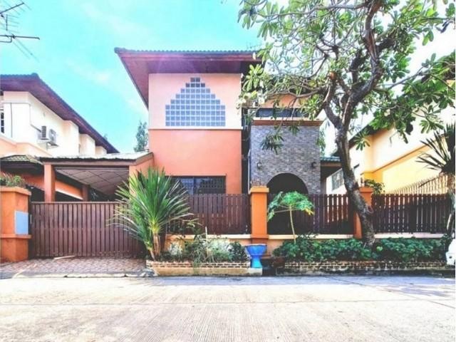 ขายบ้านเดี่ยว 2 ชั้น 50 ตรว. โครงการ วินด์มิลล์วิลล่า 2 บางนา กม.10 (Windmill Villa 2) ใกล้สนามกอล์ฟซัมมิทวินด์มิลล์ติดต่อ:: ชยา โทร/ID Line:: 0942823961Link Line:: https://line.me/ti/p/3xFA1An8Kcรหัส # T26-1247บ้านเดี่ยว 2 ชั้น โครงการ วินด์มิลล์วิลล่า 2 บางนา กม.8 (Windmill Villa 2) ใกล้สนามกอล์ฟซัมมิทวินด์มิลล์๐ ขนาด 50.8 ต.ร.ว.๐ 3 ห้องนอน 4 ห้องน้ำ๐ 2 ที่จอดรถ๐ แอร์ 4 เครื่อง / เครื่องทำน้ำน้ำอุ่น 1 เครื่อง/ เตาบิ้วอิน 1 หลัง /พื้นหินอ่อนทั้ง 2 ชั้น�