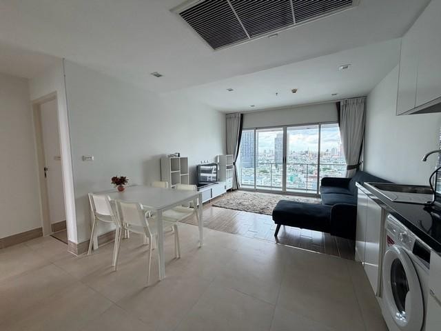 ให้เช่าคอนโด VERTIQ CONDO SRIPRAYA ห้องรีโนเวทใหม่ ชั้น19 วิวเมือง ถนนสี่พระยา ย่านจุฬา สามย่าน ใกล้รถไฟฟ้าMRTสามย่านสนใจติดต่อ คุณมี่ 0618959195  เพื่อความรวดเร็ว แอดไลน์ แคปหน้าจอสอบถามได้เลยค่ะให้เช่า 32,000 บาท/เดือน รวมค่าส่วนกลางให้เช่าคอนโด ชั้น19 พื้นที่ 66.64 ตารางเมตร 2 ห้องนอน 2 ห้องน้ำ 1 ห้องนั่งเล่น 1 ห้องครัว เฟอร์นิเจอร์และเครื่องใช้ไฟฟ้าครบ แอร์ครบทุกห้อง 3 เครื่อง ห้องรีโน�