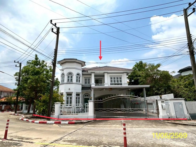 ขายบ้านเดี่ยวปทุมธานี โครงการ ภัสสร 2  อำเภอคลองหลวง  ซอย ภายในโครงการ ถนน เลียบคลองสาม ตำบล คลองสาม อำเภอ คลองหลวง จังหวัด ปทุมธานี  ราคา 5,900,000   บาท  ( ราคาต่อรองได้ )  รายละเอียดทรัพย์ -  เนื้อที่ 106.80 ตร.ว.   พื้นที่ใช้สอย 280.50 ตร.ม. -  3 ห้องนอน 3 ห้องน้ำ   -  1 ที่จอดรถ  -  บ้านหันไปทางทิศ ตะวันตกเฉียงใต้  พิกัดทรัพย์ :  https://maps.app.goo.gl/iChLZJJ1SMFGtKZG8  สถานที่ใกล้เคียง   - ตลาดจัมโบ้ คลอง 3 - บิ๊กซี รังสิต