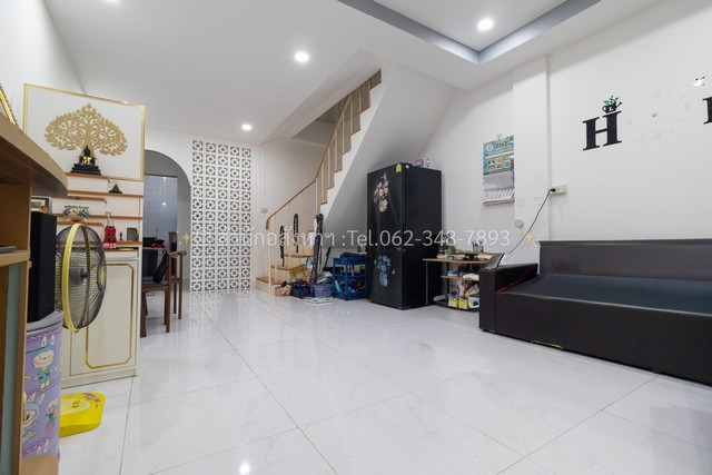 ขายหมู่บ้านร่วมใจนิเวศน์ บางกรวย-การไฟฟ้าพระราม7 หลังมุม (DD002503)พื้นที่ 17 ตร.ว.ฟังก์ชั่น : 2 นอน 2 น้ำ 1 ที่จอดรถทิศ : ใต้จุดเด่นทำเลนี้- โครงการตั้งอยู่ติดถนนเลียบทางด่วนศรีรัช- ใกล้ห้างสรรพสินค้าเมเจอร์ ปิ่นเกล้า, ตั้งฮั่วเส็ง- ใกล้มหาวิทยาลัยเทคโนโลยีพระจอมเกล้าพระนครเหนือ, โรงเรียนโยธินบูรณะ- ใกล้โรงพยาบาลยันฮี- ใกล้ทุกธนาคาร เส้นทางการเดินทาง- เข้า-ออก ได้ทั้