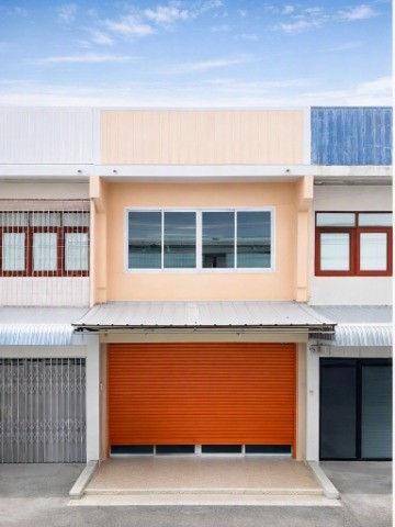อาคารพาณิชย์ 2 ชั้น 2 นอน 2 น้ำ บางนา กม.5  เฉลิมพระเกียรติ14  MRT ศรีเอี่ยม 1.53กม.บางนา-ตราด 35-41 เนื้อที่ 16 ตร.ว.พร้อมโถงขนาดใหญ่ชั้นล่าง เหมาะสำนักงานโฮมออฟฟิศ โกดังเก็บสินค้า ขายออนไลน์ หรือทำธุรกิจ  ทำเลศักยภาพบางนา-ตราด กม.5 ใกล้รพ.ปิยะมินทร์ 1 กม.ตลาด รร.นานาชาติหลายแห่ง เชื่อมต่อถนนหลักหลายสาย 15,999 บาท/เดือนBangNa Km.5 Chalerm Phrakiat14 MRT SriEiam Yellow Line 1.53km. BangNa-Trat Rd Km 5 this 2-story commercial building offers 2 bed 2 bath and a spacious ground-floor hall. Ideal 