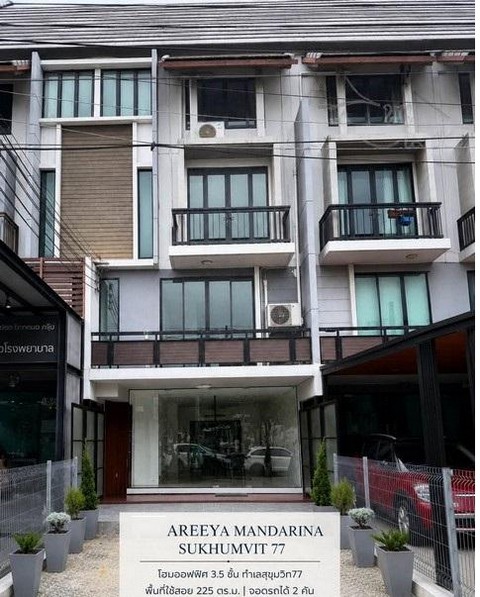 ให้เช่าทาวน์โฮม โครงการ อารียา แมนดารีน่า สุขุมวิท77 AREEYA MANDARINA SUKHUMVIT 77 ใกล้ MRT ศรีนุช*** ราคาเช่า 55,000 บาท / เดือนติดต่อ คุณช่อผกา โทร 0616198565 LINE 0616198565สำรอง LINE 0812523279 ส่งลิ้งก์ไว้ได้เลยรหัส # T26-1196ทาวน์โฮม 3.5 ชั้น อารียา แมนดารีน่า สุขุมวิท77 ใกล้ MRT ศรีนุชติดถนนอ่อนนุช ก่อนถึง ซ. อ่อนนุช 39๐ ขนาด 24.60 ตร.ว.๐ พื้นที่ใช้สอย 225 ตรม.๐ 3 ห้องนอน 5 ห้องน้ำ๐ แอร์ 7 เครื่อง๐ ตำแหน่งทิศใต้ ลมพัดผ่านตลอด เสริมให�