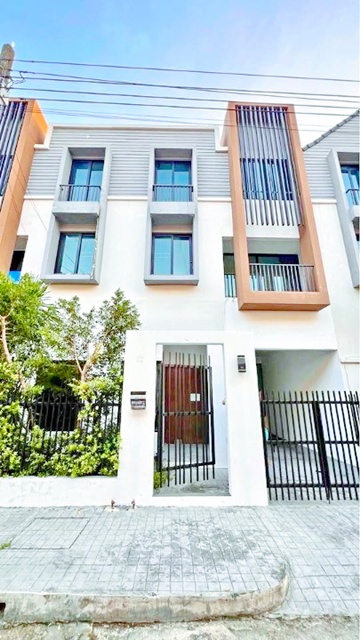 อิมแพ็ค เมืองทองธานี 900 ม.3 นอน 3 น้ำ19 ตร.วา. 220 ตร.ม. 19,999 B-M.สำนักงานที่ดิน ปากเกร็ด 2 กม. ทาวน์โฮม 3 ชั้น ฟังก์ชันครบ เหมาะอยู่อาศัย และโฮมออฟฟิศ  ทำเลเมืองทองธานี เดินทางสะดวก ใกล้ศูนย์แสดงสินค้า ม.ศิลปากร เมืองทองธานี 1.5 กม.รถไฟฟ้า และแหล่งไลฟ์สไตล์  ถ.ติวานนท์ แจ้งวัฒนะnear IMPACT MuangThongThani 900m. PakKret Land Office 2km. Lakeside Townhome 3bed 3bath 19sq.wa. 220sq.m. 19,999 B-M 3-story townhome fully functional suitable for living or home office convenient Muang Thong Thani location close to Silpakorn University Muang Thong Thani 1.5 km. BTS