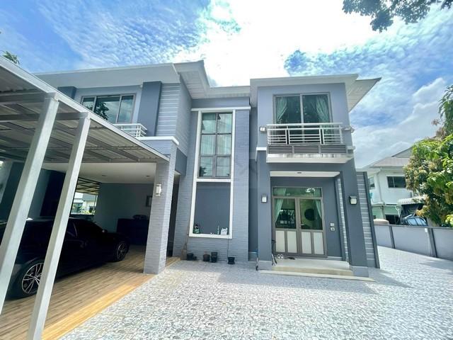 ขายบ้านเดี่ยว 2 ชั้น หมู่บ้านเพอร์เฟค มาสเตอร์พีช พระราม 9 วิวทะเลสาปสวย เหมือนบ้านพักต่างอากาศ ใกล้มหาวิทยาลัยสแตมฟอร์ดราคาขาย 27,000,000 บาทราคาเช่า 65,000 บาท / เดือน ( สัญญาขั้นต่ำ 1 ปี ประกัน 2 เดือน ล่วงหน้า 1 เดือน )ที่ตั้ง ถนนกรุงเทพ-ชลบุรี (สายใหม่) แขวงประเวศ เขตประเวศ กรุงเทพมหานคร 10250ติดต่อ : คุณภัสพงณ์ 0634098164Line : deedaa24https://www.facebook.com/profile.php?id=61581484955548เนื้อที่ 99.6 ตารางวา พื้นที่ใช้สอย 241 ต�