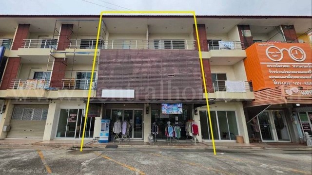 รหัสทรัพย์&nbsp;N1635โฮมออฟฟิศ 3 ชั้น 2 คูหา 360 ตารางเมตร ติดถนนสุขุมวิท ตรงข้ามโรงกลั่นน้ำมัน IRPC ระยอง ราคาถูกที่ตั้ง :&nbsp;ถนนสุขุมวิท ตำบลเชิงเนิน&nbsp;อำเภอเมืองระยอง จังหวัดระยอง 21000รายละเอียดทรัพย์-&nbsp;โฮมออฟฟิศ 3 ชั้น 2 คูหา เนื้อที่ดิน&nbsp;42&nbsp;ตารางวา พื้นที่ใช้สอย&nbsp;360&nbsp;ตารางเมตร- 8&nbsp;ห้องนอน, 8&nbsp;ห้องน้ำ,&nbsp;8 ที่จอดรถ, 1 ห้องรับแขก, 1&nbsp;ห้องนั่งเล่น, 1&nbsp;ห้องทานข้าว, 1 ห้องครัว- ปั๊มน้�