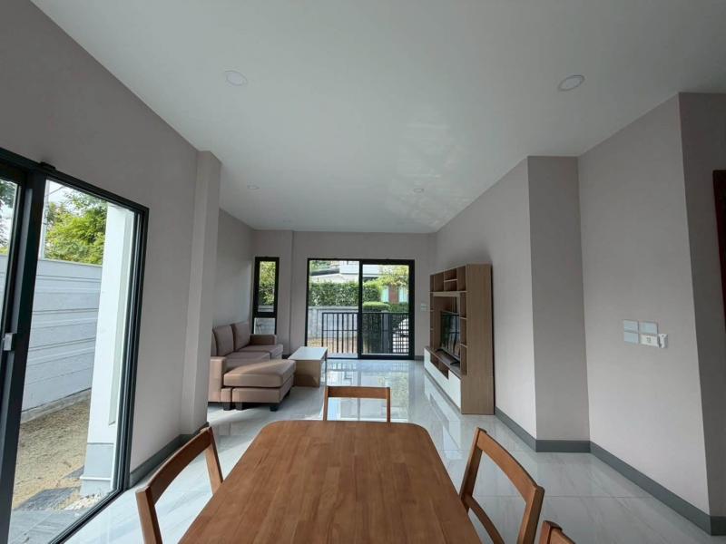 RHT2764ให้เช่าบ้าน หลังมุมโซน สุขุมวิท พัฒนาการ บางนา อ่อนนุช ศรีนครินทร์ อุดมสุข สำโรง เดอะ ซิตี้ สุขุมวิท-อ่อนนุชเนื้อที่  68 ตารางวา  พื้นที่ใช้สอย 252 ตารางเมตร  4 ห้องนอน 5 ห้องน้ำ  ที่จอดรถ 3 คันติดต่อAgent : คุณเจี๊ยบ 092-851-6969ID Line :keti2522ราคาเช่า  90,000 / เดือน แขวงประเวศ เขตประเวศ กรุงเทพมหานคร 10250รายละเอียด บ้านอยู่ทางทิศเหนือเส้นทางคมนาคมถนนสุขุมวิท 77ถนนสุขุมวิทถนนพัฒนาการถนนศร�