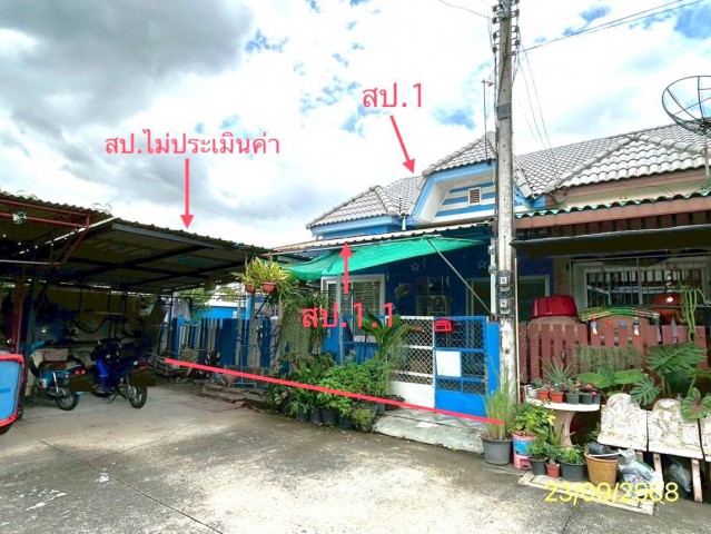 ขายทาวน์เฮ้าส์ปทุมธานี โครงการ ณัฏฐพล    ซอย ภายในโครงการ ถนน เลียบคลองระพีพัฒน์ ตำบล คลองหนึ่ง อำเภอ คลองหลวง จังหวัด ปทุมธานี  ราคา  1,700,000  บาท  ( ราคาต่อรองได้ )  รายละเอียดทรัพย์ -  เนื้อที่ 29.80 ตร.ว.   พื้นที่ใช้สอย 104.40 ตร.ม. -  3 ห้องนอน 1 ห้องน้ำ   -  1 ที่จอดรถ  -  บ้านหันไปทางทิศ  เหนือ  พิกัดทรัพย์ :  https://maps.app.goo.gl/d99zUtB4V5Z6agby5  สถานที่ใกล้เคียง   - โลตัส นวนคร - บิ๊กซี ซูเปอร์เซ็นเตอร์ นวนคร - โร