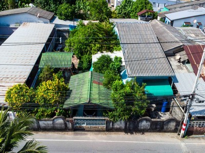 ราคาดีสุดในตำบลฉลอง! รีบก่อนพลาด!! ขายบ้านเดี่ยว 124.6 ตร.วา ติดปตท. ฉลอง ซอยกลุ่มยาง ใกล้โลตัสฉลอง.TPI-3471.ที่ตั้ง : ซอยกลุ่มยาง ถนนเจ้าฟ้าตะวันตก ตำบลฉลอง อำเภอเมืองภูเก็ต ภูเก็ต.รายละเอียด✅️ บ้านเดี่ยว ✅️ เนื้อที่ 124.6 ตารางวา✅️ หน้าบ้านหันทิศใต้✅️ หน้ากว้าง 19 เมตร.สุดยอดทำเลสะดวก ติดปตท.ฉลอง ✅️ ติดทางออกคาเฟ่อเมซอน (หลังปั๊ม) 20 ก้าวถึงประตูบ้าน!!✅️ เพื่อนมาหามีที่จอดร