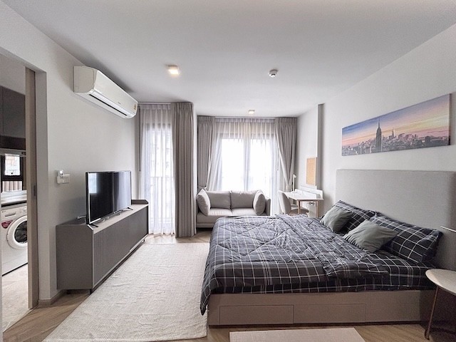 Chapter Thonglor 25 Convenient Clean 6th Floor BTS Thonglor***Property Sales/Rental Services and Consultation Available. Contact Us Anytime.***For more details, photos, or to schedule a viewing:Contact Ekachai (Aui)T. 089-799-5598Line ID: @auiauiaui001 (Add @ at the beginning) (Agent Post)---------------------------------------------------------------Room Type: 1 Bedroom, 1 BathroomSize: 29 sq m, 6th Floor, Building ANew, clean, beautifully decorated, ready to move in.Details--------------------------------------------------------------Rental Price: 20,000 THB/month--------------------------------------------------------------*Nearby Landmarks (Information from Google Map)- Park Lane Ekkamai- Gateway Ekkamai- Major Ekkamai- Bangkok University, Kluaynamthai Campus- Wells International School- Sukhumvit Hospital