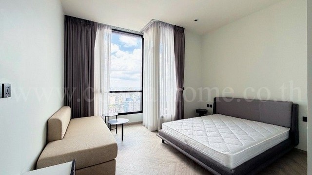 รหัสทรัพย์ : 7439คอนโด 25.40 ตร.ม. ชั้น 42 วิวแม่น้ำสุดสายตา! Chapter Charoennakorn Riverside ห้องใหม่กริ๊บ ไม่เคยเข้าอยู่ที่ตั้ง&nbsp;:&nbsp;ถนนเจริญนคร แขวงบางลำภูล่าง เขตคลองสาน กรุงเทพมหานคร 10600รายละเอียดทรัพย์- คอนโด High Rise อาคาร A สูง 45 ชั้น, อาคาร B สูง 43 ชั้น (ชั้นพักอาศัย คือ ชั้น 7-43)- จำนวนทั้งโครงการ 669 ยูนิต&nbsp;(ประกอบด้วย High Rise 2 อาคาร และ Low Rise อาคารส่วนกลาง 1 อาคาร สูง 6 ชั้น)- ห้องที่ขายขนาดพื้นที่ 25.40 ตร.ม. อ