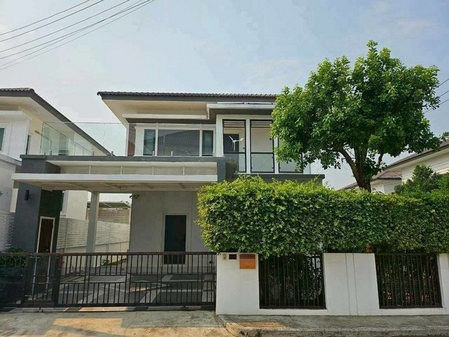 #โซนสันทราย ขายเพียง 4.8 ล้าน #เดอะพรอมิเน้นซ์พราวด์ #สันทรายน้อย บ้านเดี่ยว 2 ชั้น #แปลงมุม ฟังก์ชันจัดเต็ม พร้อมอยู่ ไม่ต้องแต่งเพิ่ม ราคานี้คุ้มมาก #ใกล้รวมโชค เดินทางเข้าเมืองสะดวก #น้ำไม่ท่วมรายละเอียดบ้านที่ดิน 51 ตร.ว.พื้นที่ใช้สอย 170 ตร.ม.หันหน้าทิศใต้ ลมดี อยู่สบาย3 ห้องนอน | 3 ห้องน้ำ1 ห้องนั่งเล่น1 ห้องครัว1 ห้องซักล้าง1 ห้องเก็บของจอดรถ 2 คันเฟอร์นิเจอร์ & เ�